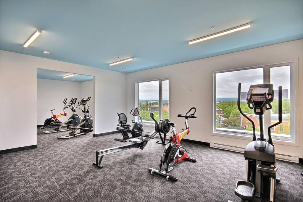 Good Vibes Only -Modern And Spacious 2 Bedroom Condo 4 Beds Free Parking, Gym 퀘벡 외부 사진